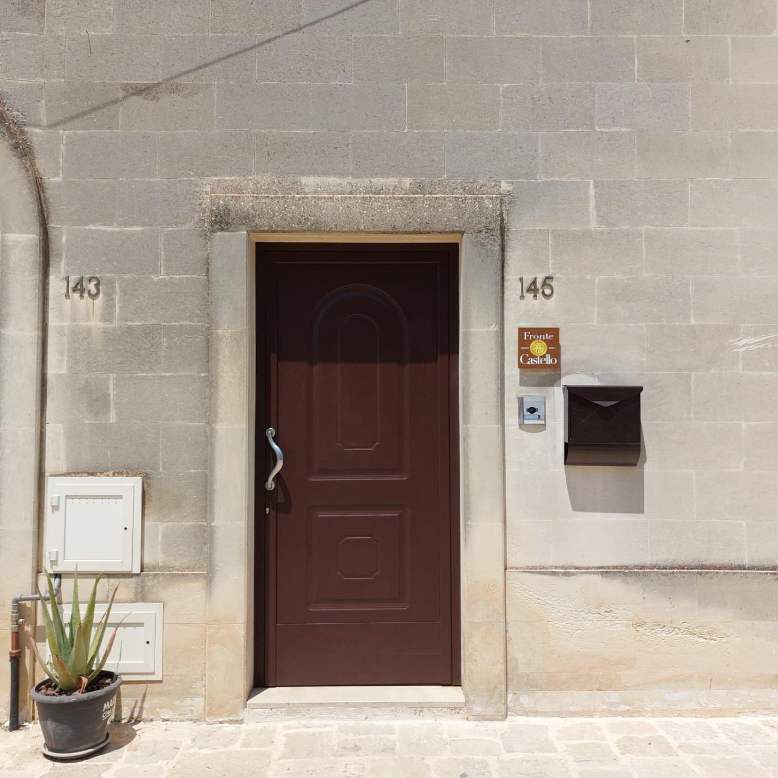 Casa Vacanze Fronte Castello Martano Exterior photo